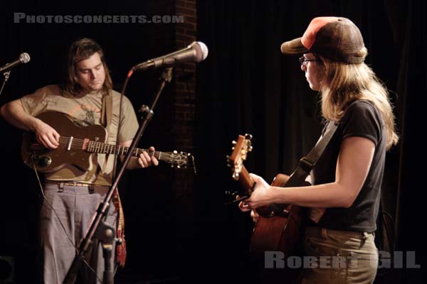 LAURA VEIRS - 2005-03-12 - PARIS - La Maroquinerie - 